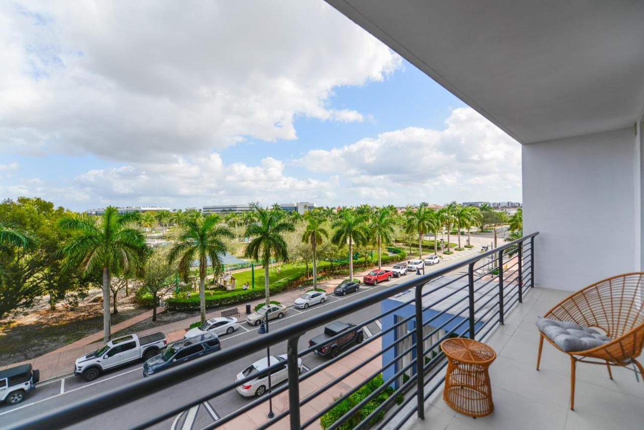 Cozy 1- 1 Bedroom Steps From Downtown Doral Park 마이애미 외부 사진
